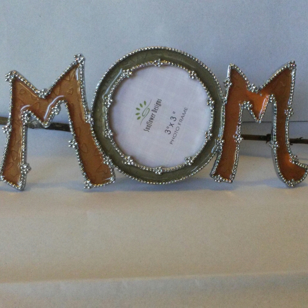 'Mom' 3"X 3" Enameled Photo Frame -EUC - Picture 4 of 4